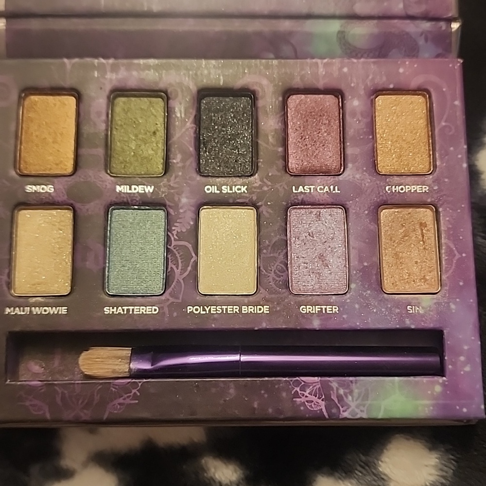 Urban Decay Ammo Eyeshadow PALETTE - Picture 3 of 3